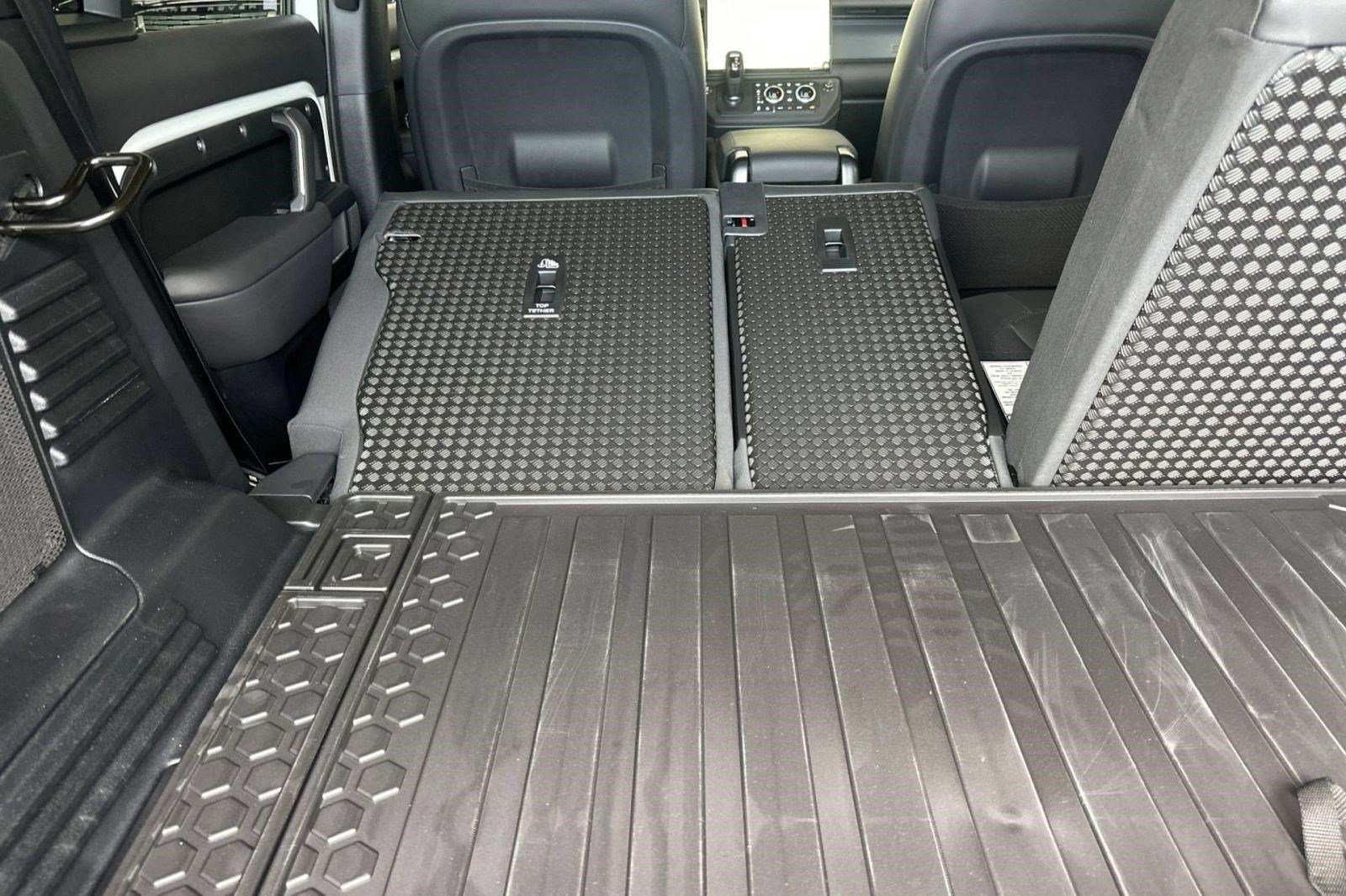 New 2026 Land Rover Defender 110 X-Dynamic SE AWD/4WD image 25