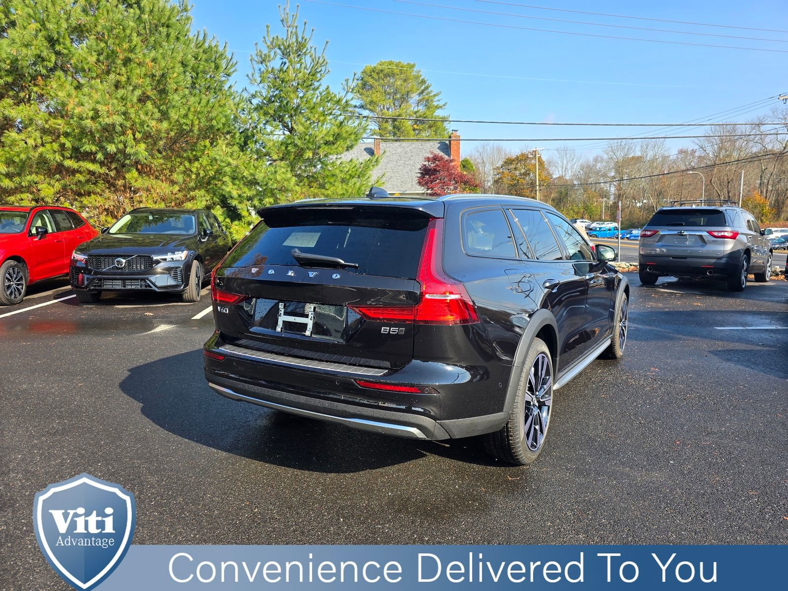 Certified 2025 Volvo V60 B5 Cross Country Ultra w/ Protection Package Premier AWD/4WD image 8