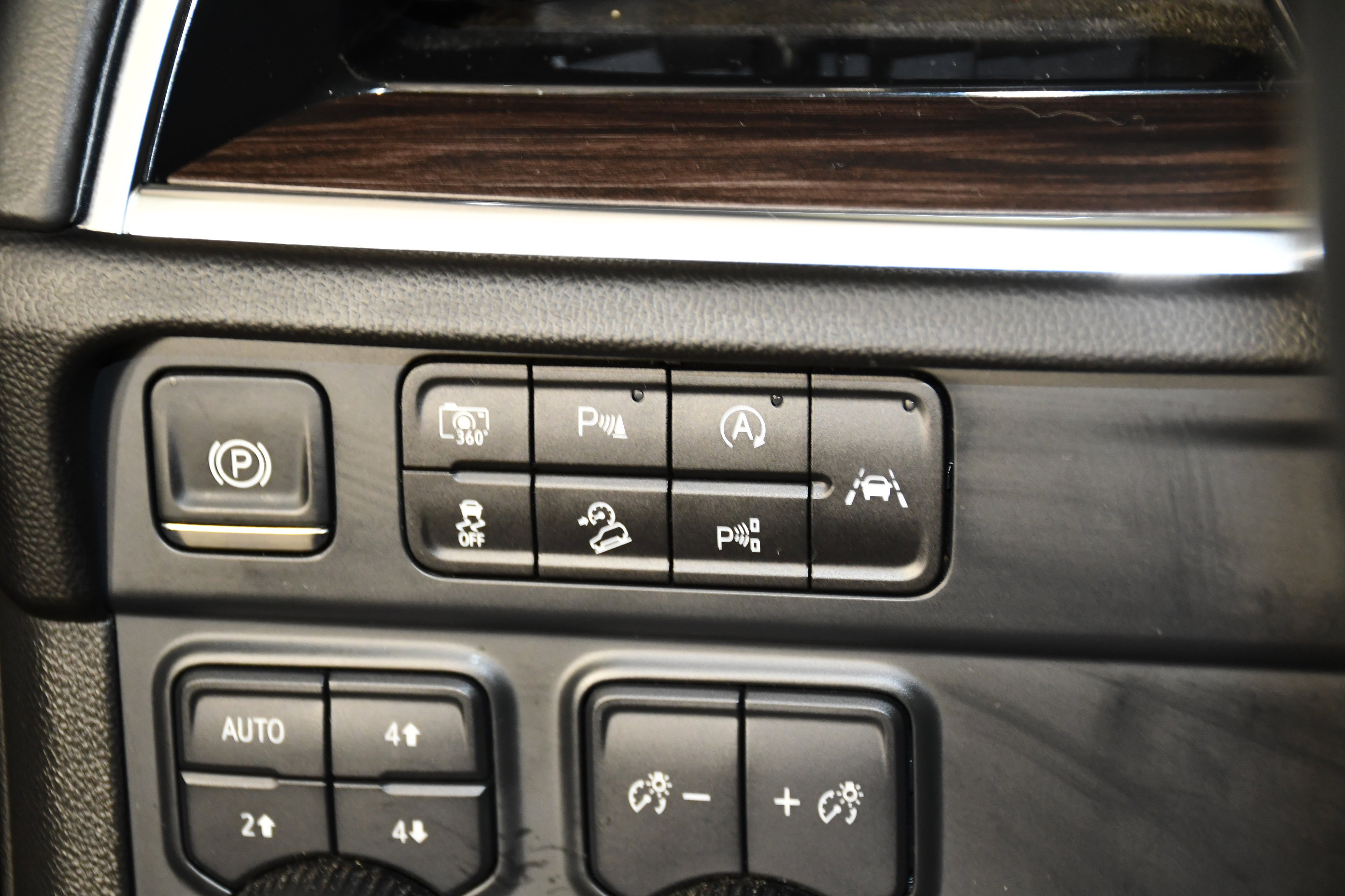 Used 2025 Chevrolet Tahoe Z71 AWD/4WD image 37