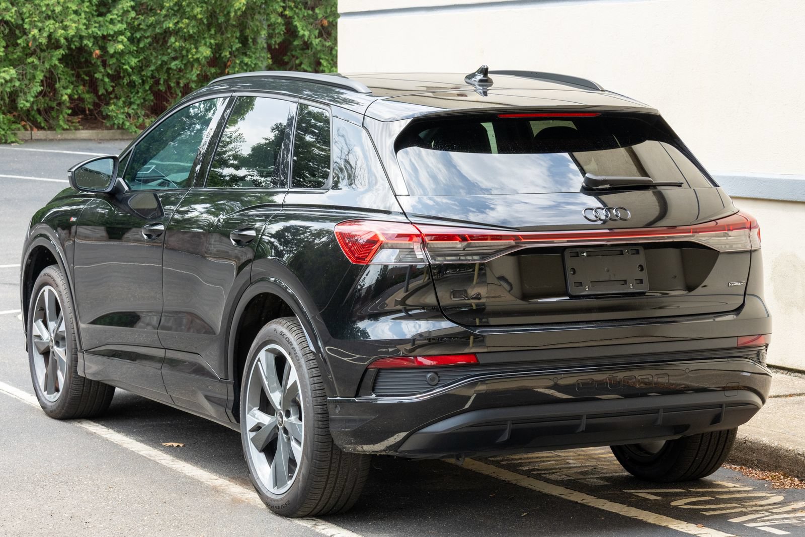 Used 2023 Audi Q4 e-tron Premium Plus w/ Premium Plus AWD/4WD image 4