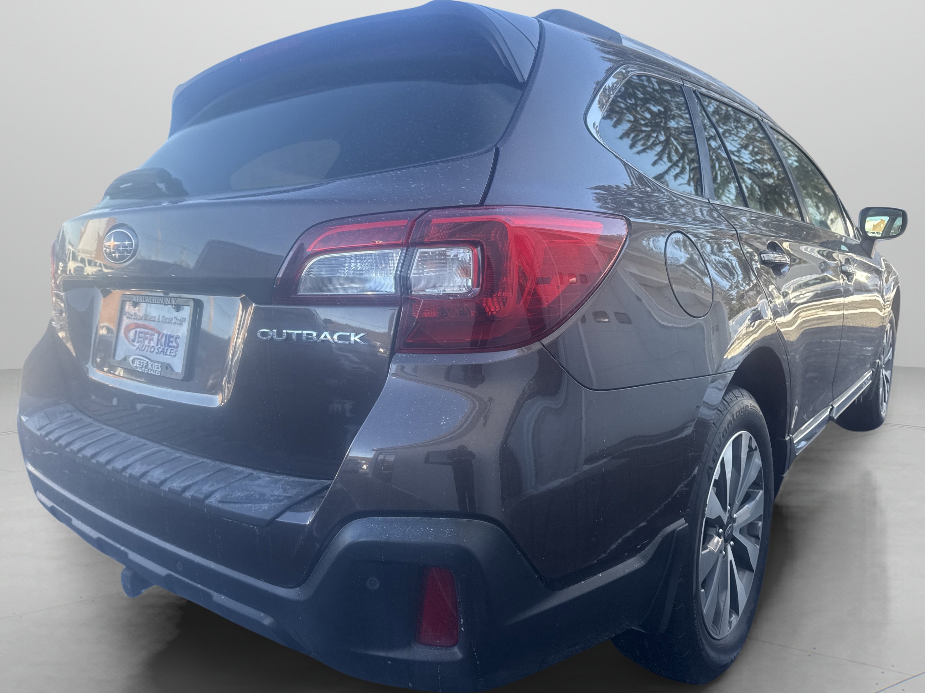 Used 2019 Subaru Outback 2.5i Touring AWD/4WD image 5