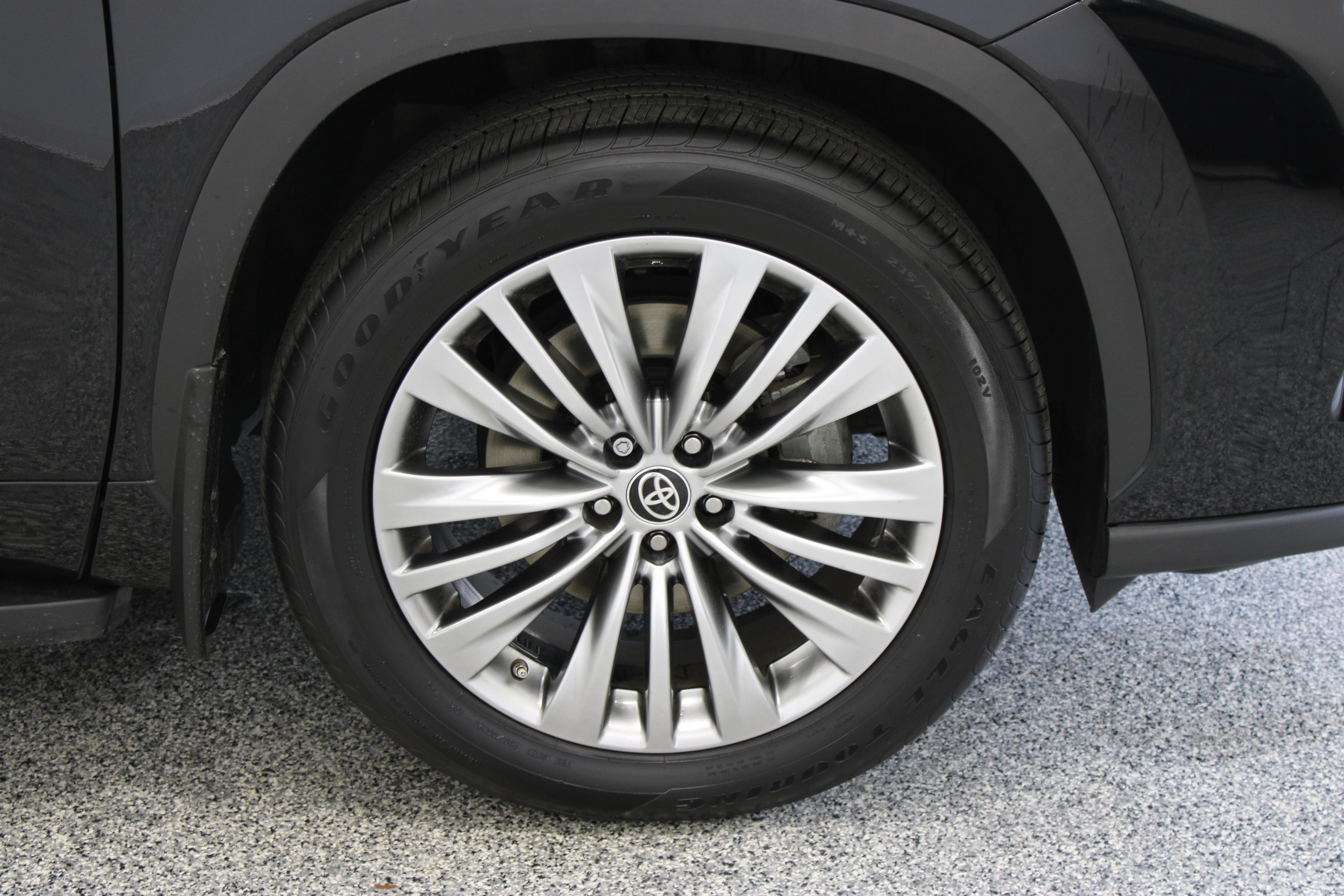 Used 2024 Toyota Highlander Platinum FWD image 5