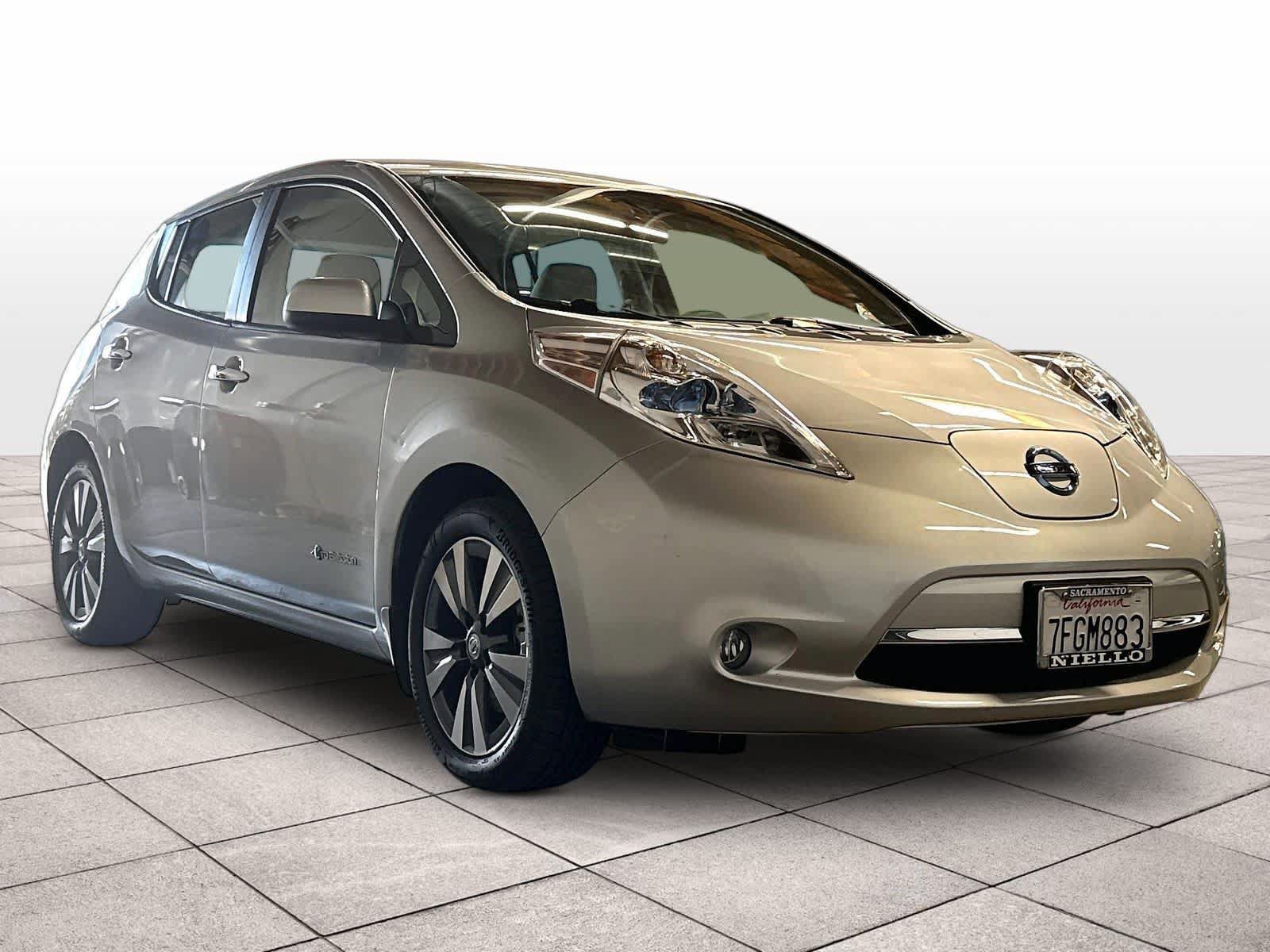 Used 2015 Nissan Leaf SV w/ LED & Quick Charge Package FWD image 2