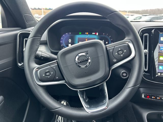 Used 2024 Volvo XC40 B5 Core image 11