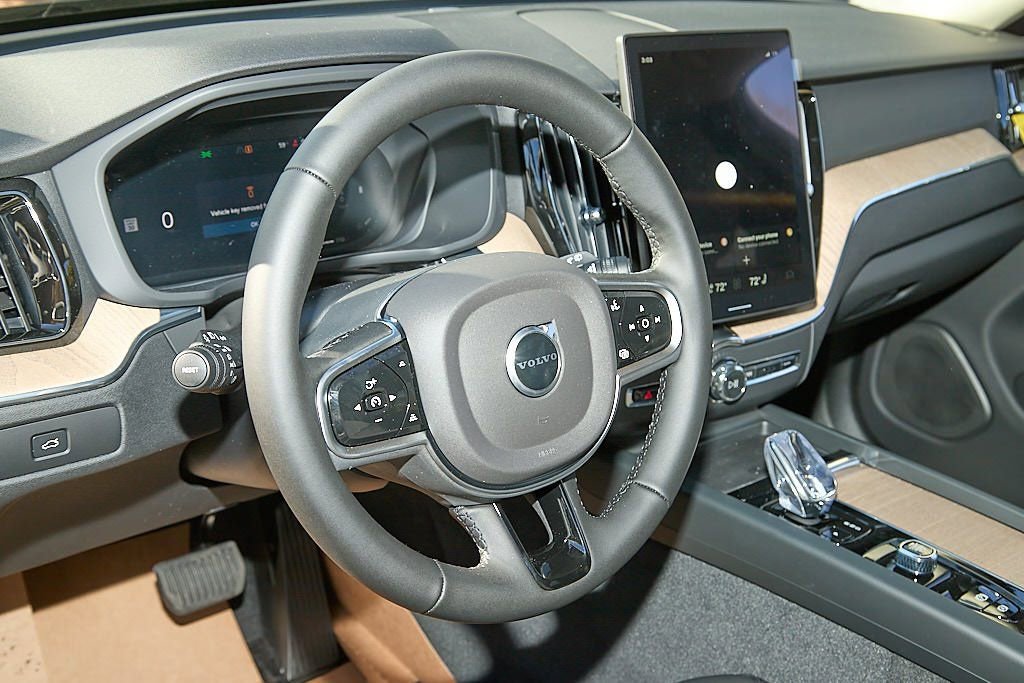 New 2026 Volvo XC60 B5 Plus w/ Protection Package Premier image 14