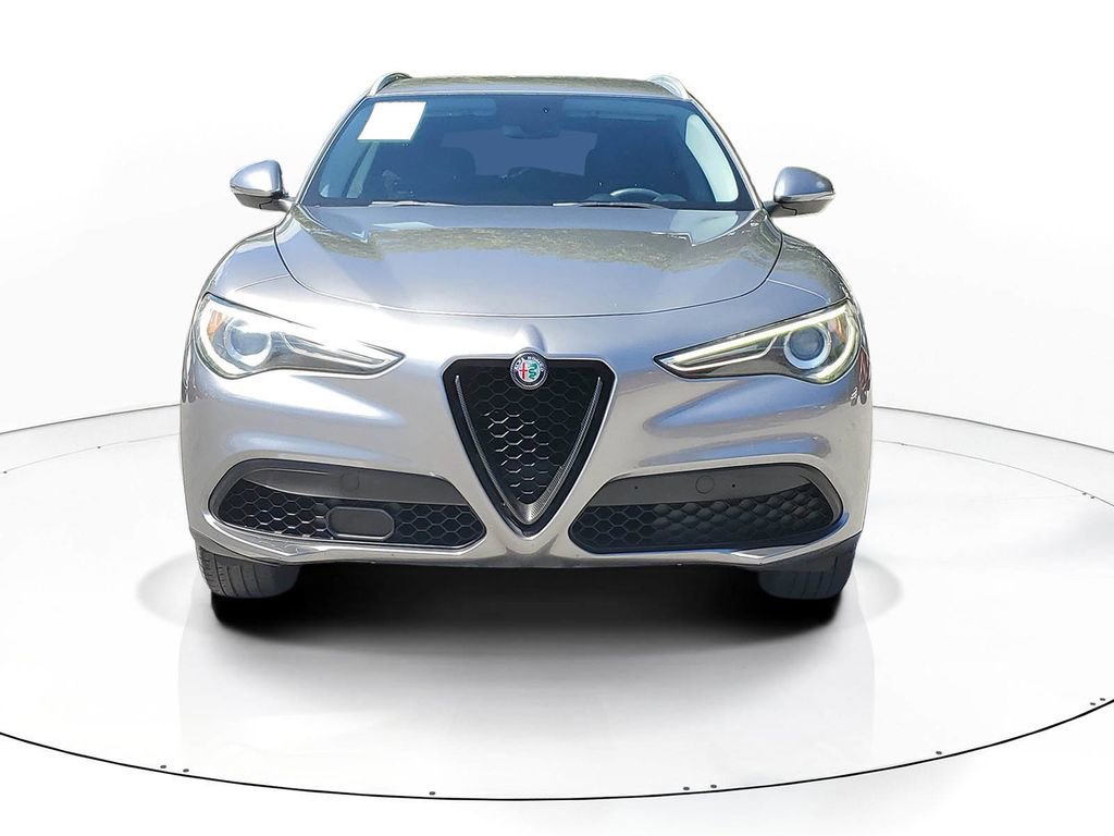 Used 2018 Alfa Romeo Stelvio AWD image 2