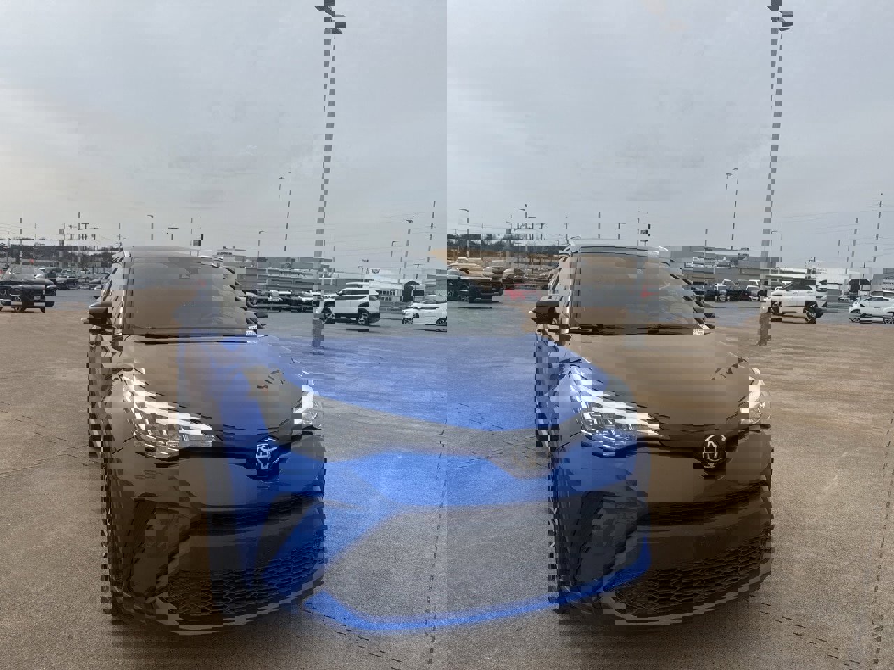 Used 2020 Toyota C-HR XLE image 2