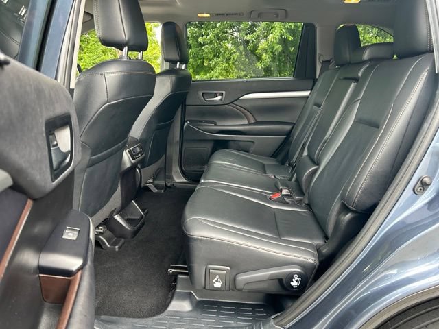 Used 2019 Toyota Highlander XLE AWD/4WD image 26