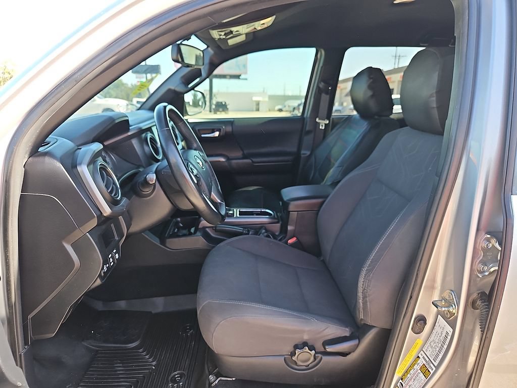 Used 2017 Toyota Tacoma TRD Off-Road w/ Tow Package (A/T) AWD/4WD image 15