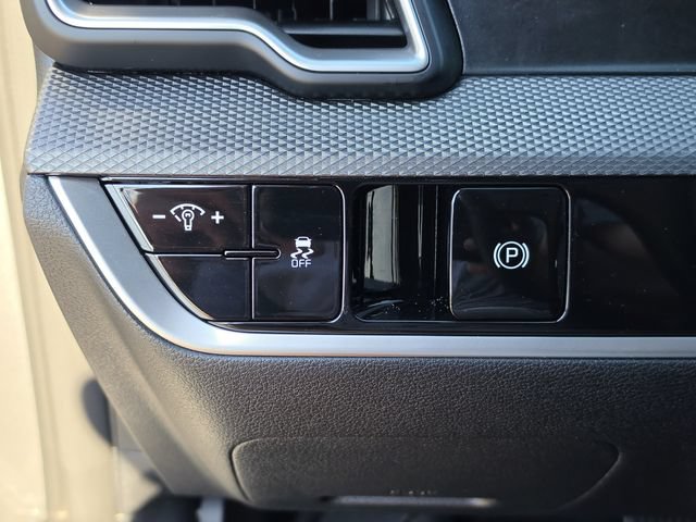 Used 2025 Kia Sportage LX FWD image 34
