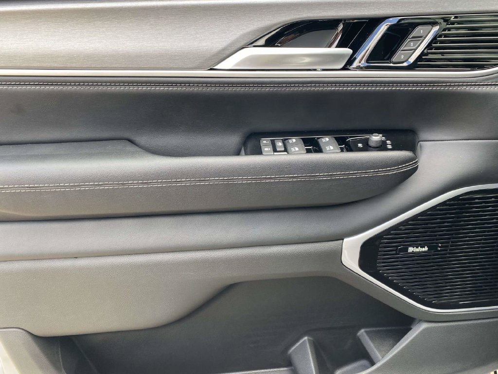 New 2026 Jeep Grand Wagoneer Limited AWD/4WD image 13