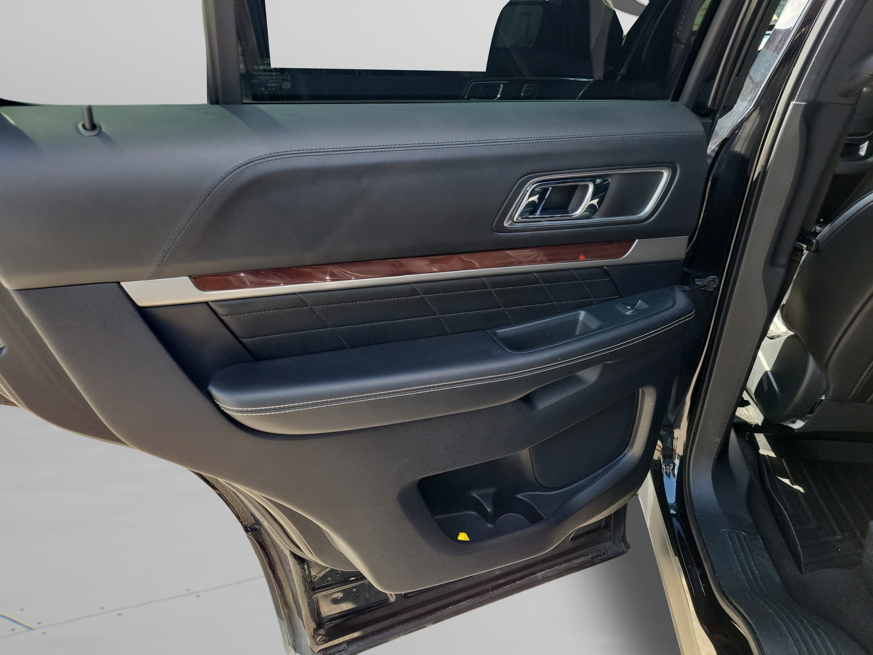 Used 2019 Ford Explorer Platinum AWD/4WD image 13