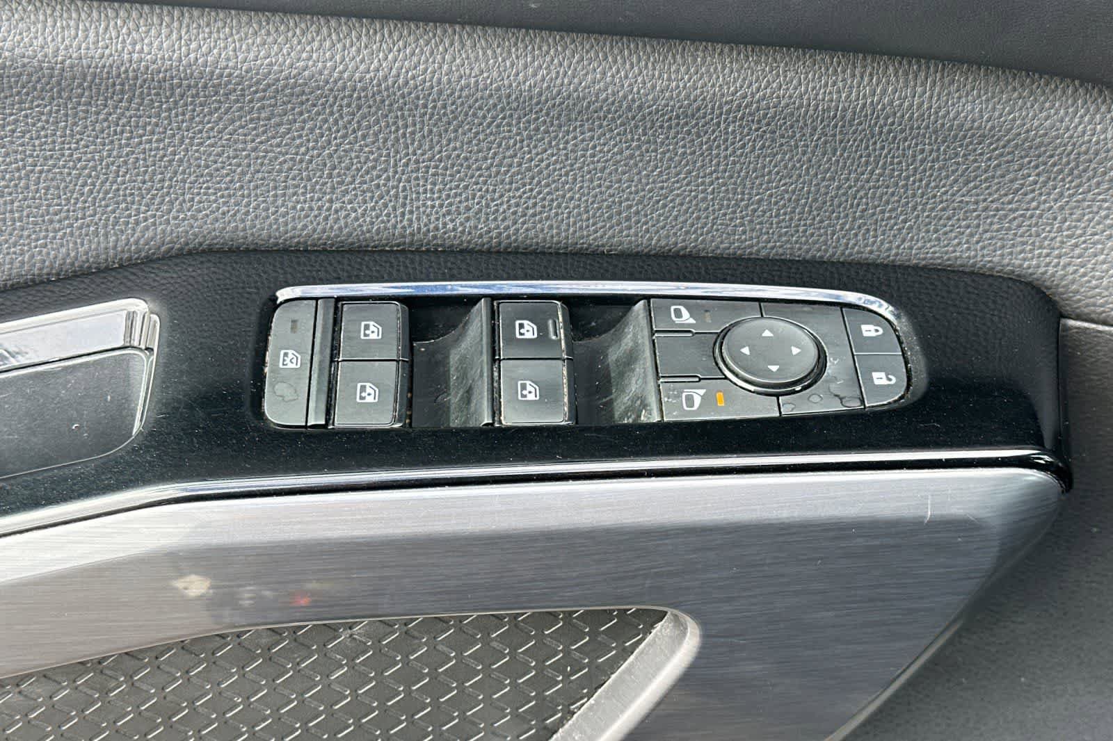 Used 2023 Nissan Pathfinder SL AWD/4WD image 13