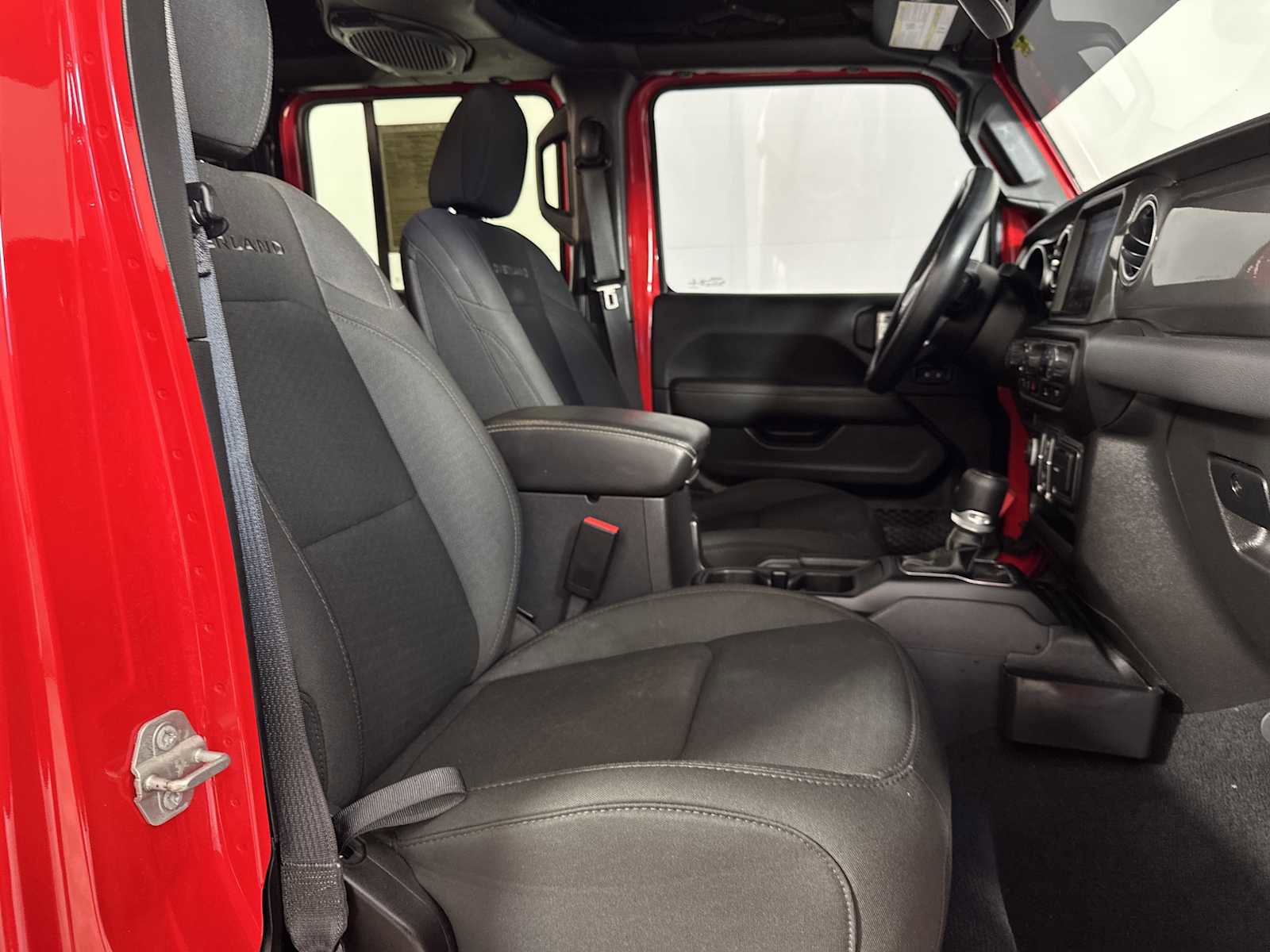 Used 2021 Jeep Gladiator Overland image 26