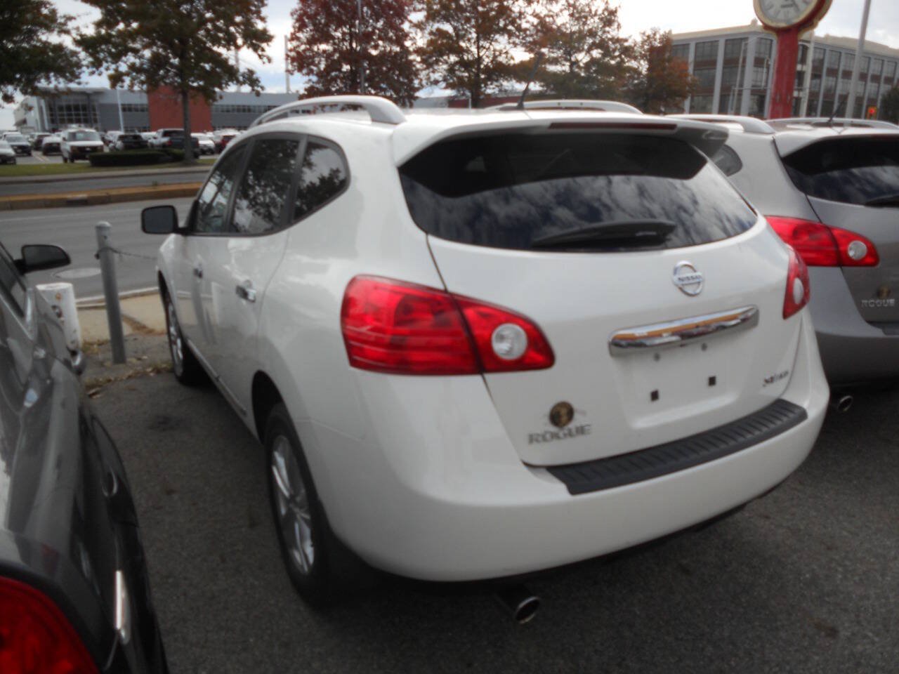 Used 2013 Nissan Rogue S AWD/4WD image 4