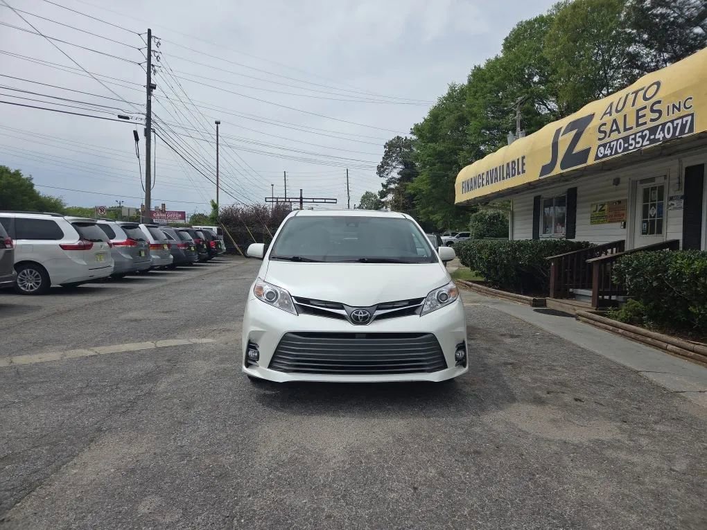 Used 2018 Toyota Sienna XLE w/ XLE Navigation Package image 2