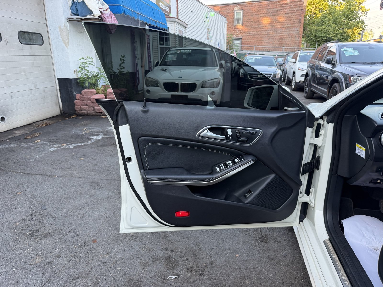 Used 2014 Mercedes-Benz CLA 250 image 28