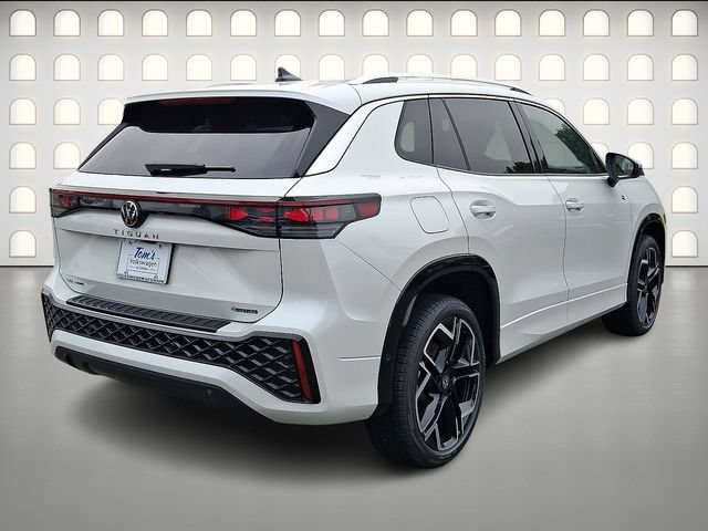 New 2026 Volkswagen Tiguan SEL R-Line AWD/4WD image 4