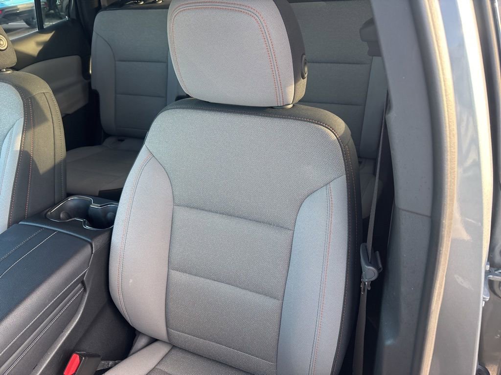 Used 2025 Chevrolet Traverse LT image 14