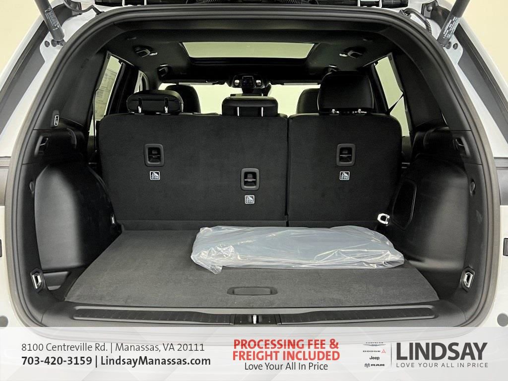 New 2025 Jeep Grand Cherokee Limited w/ Luxury Tech Group II image 6