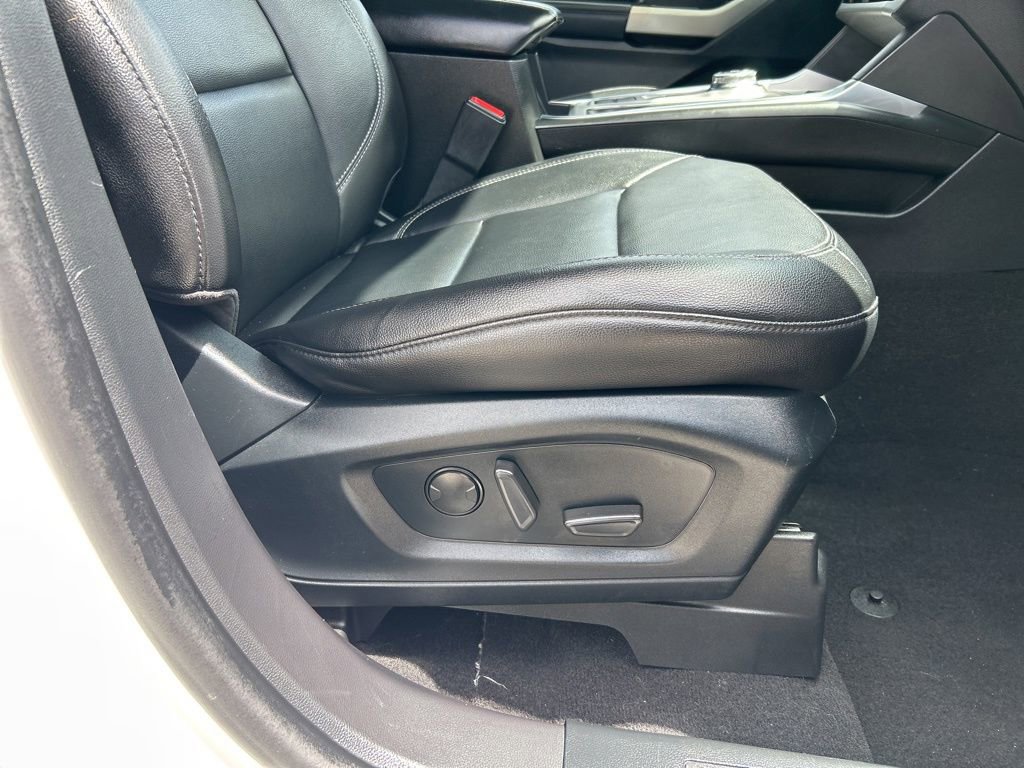 Used 2021 Ford Explorer XLT w/ Equipment Group 202A RWD image 39