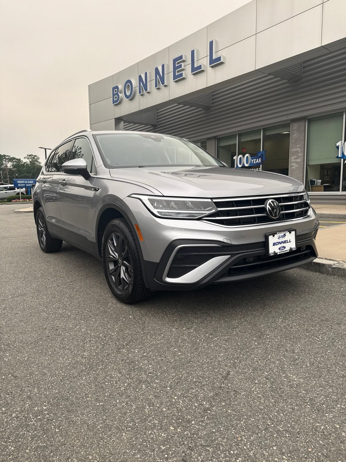 Used 2023 Volkswagen Tiguan SE w/ Panoramic Sunroof Package AWD/4WD image 6