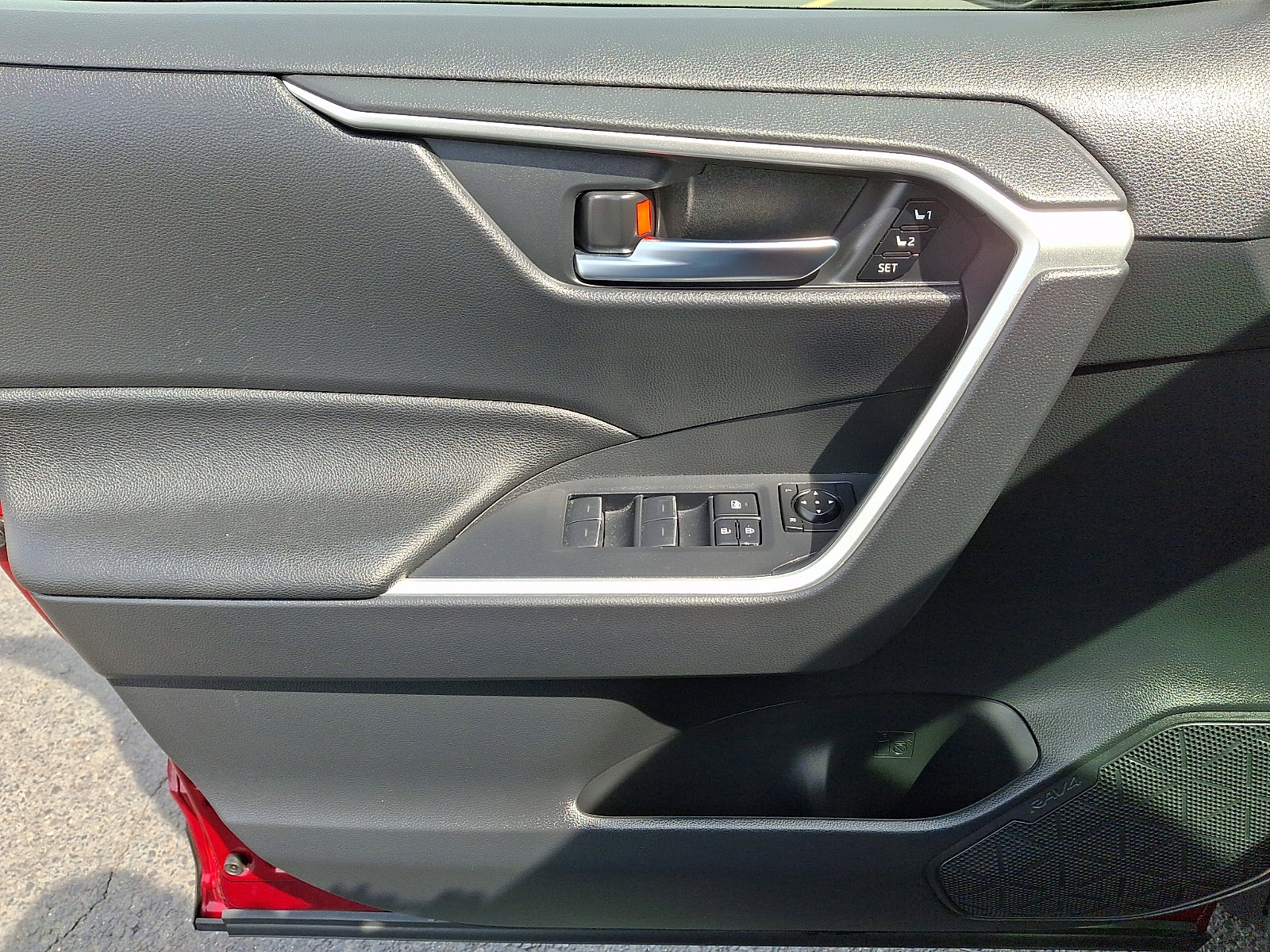 Used 2023 Toyota RAV4 XLE Premium image 12