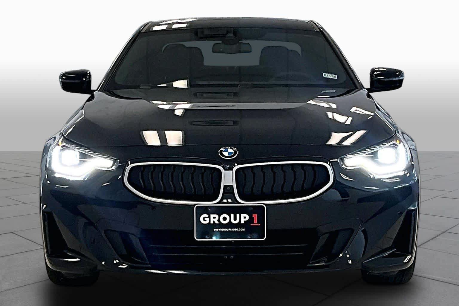 Used 2025 BMW 230i Coupe RWD image 3