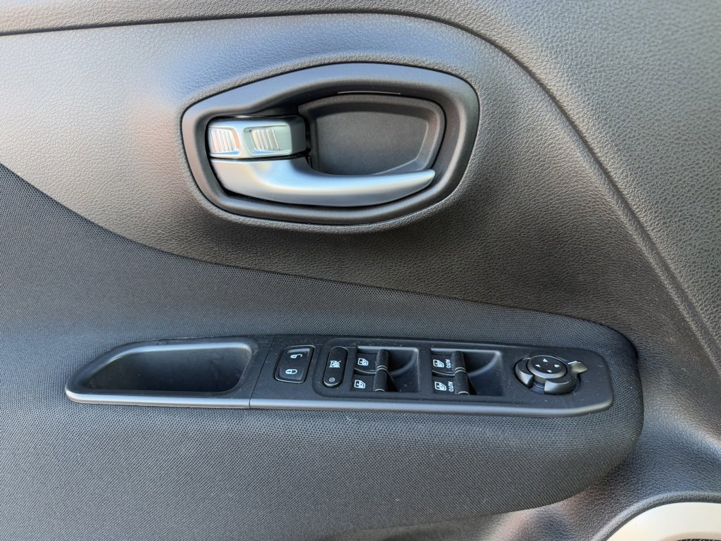 Used 2017 Jeep Renegade Latitude image 23