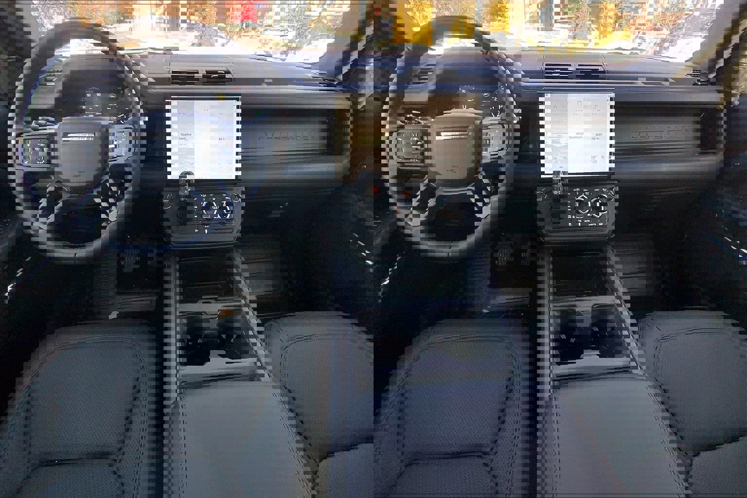 New 2026 Land Rover Defender 130 X-Dynamic SE image 5