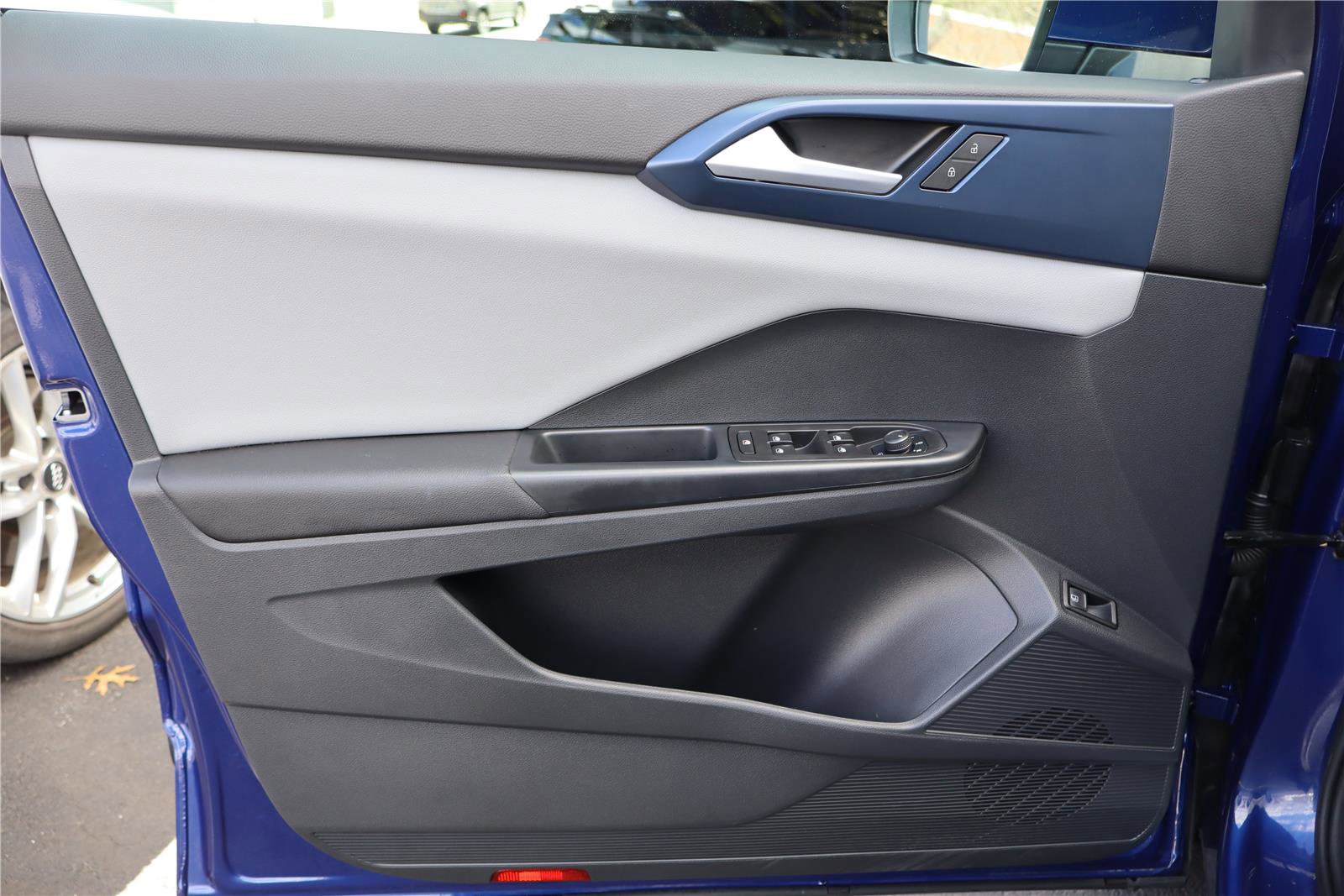 Certified 2023 Volkswagen Taos SE image 13