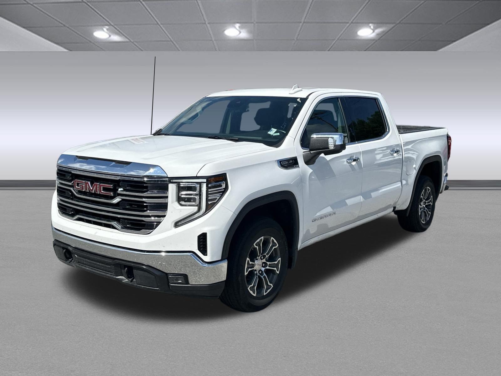 Used 2025 GMC Sierra 1500 SLT RWD image 7