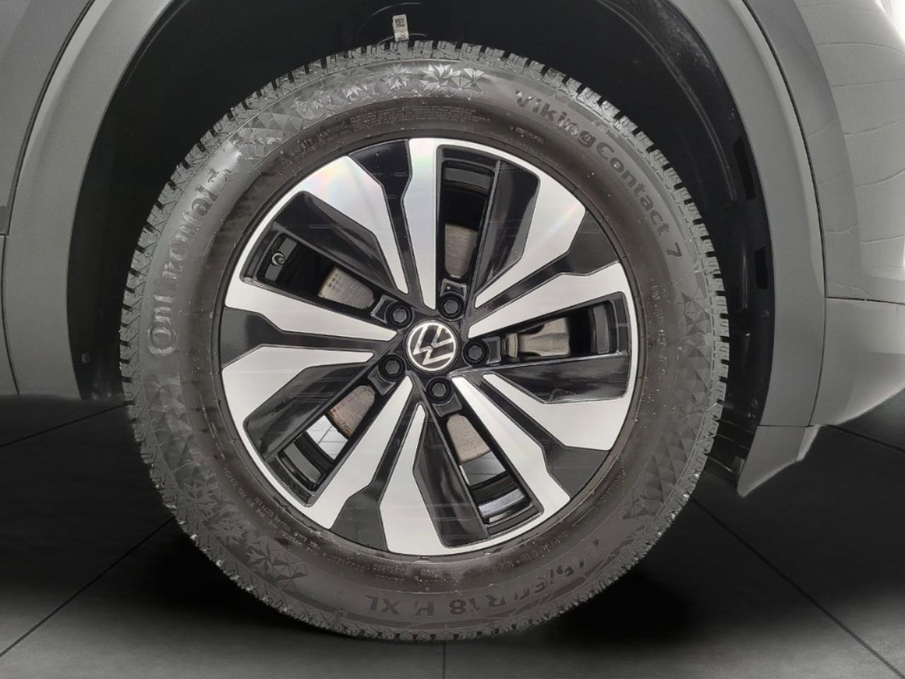 Used 2024 Volkswagen Atlas Cross Sport SE image 3