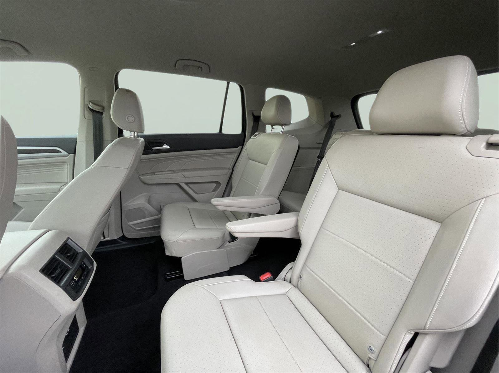 Used 2023 Volkswagen Atlas SE w/ Black Wheel Package image 17