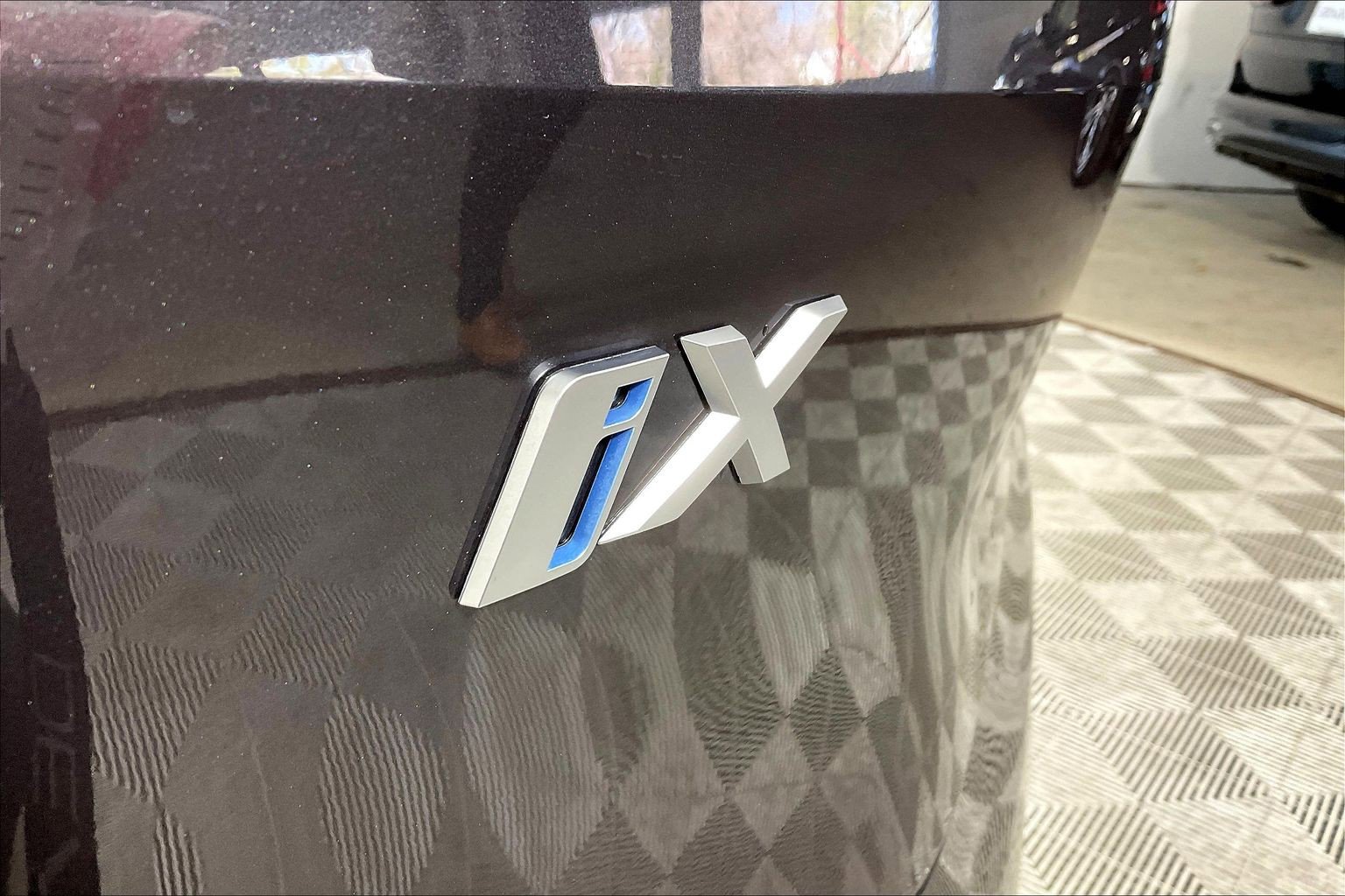Certified 2022 BMW iX xDrive50 w/ Premium Package AWD/4WD image 32