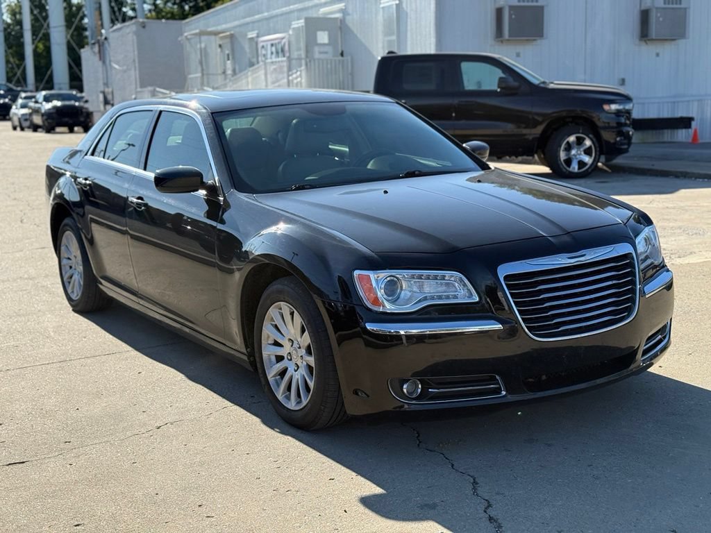 Used 2014 Chrysler 300 w/ Driver Convenience Group RWD image 4