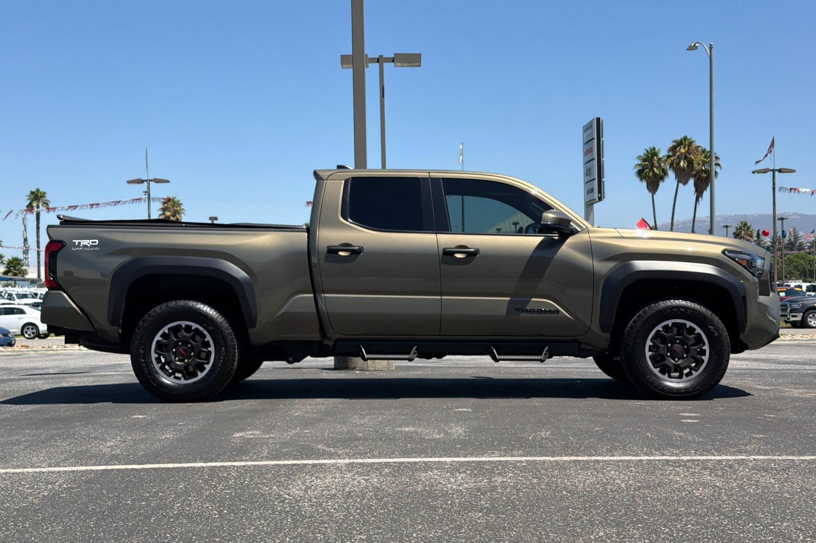 Used 2025 Toyota Tacoma TRD Off-Road w/ TRD Off Road Upgrade Package AWD/4WD image 3