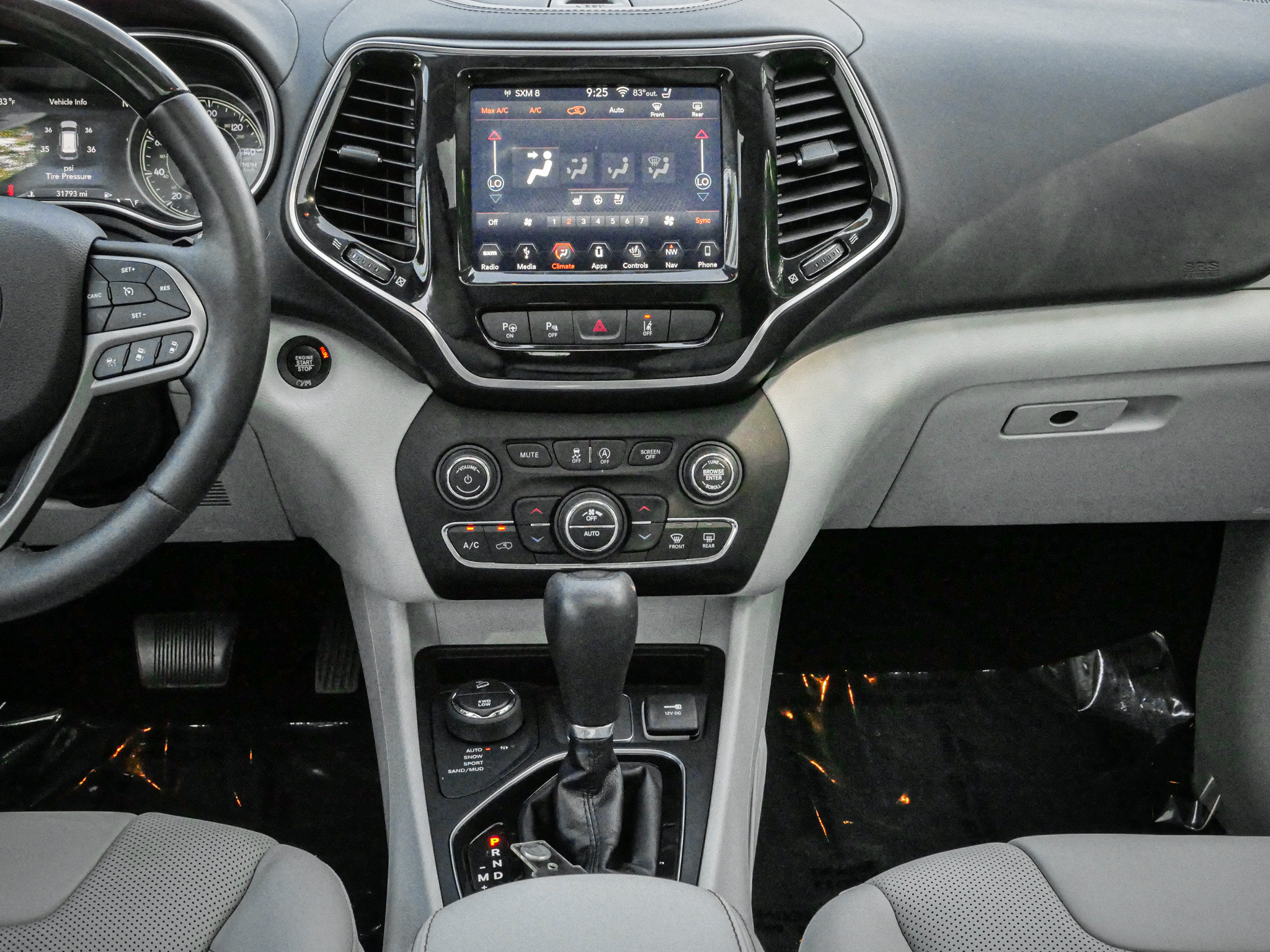 Used 2019 Jeep Cherokee Overland w/ Technology Group AWD/4WD image 30