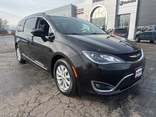 Certified 2017 Chrysler Pacifica Touring-L image 2