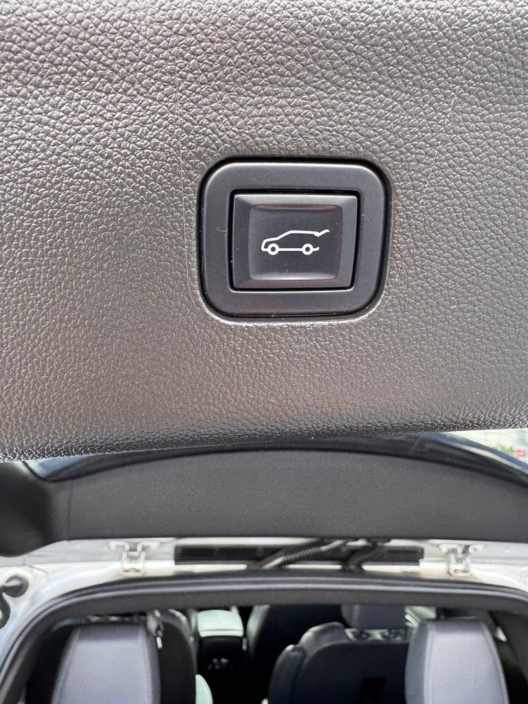 Used 2022 Buick Enclave Essence w/ Sport Touring Edition AWD/4WD image 18
