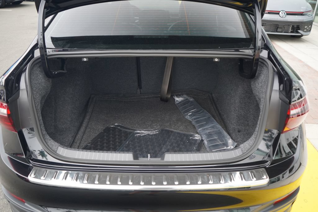 New 2026 Volkswagen Jetta SE FWD image 11