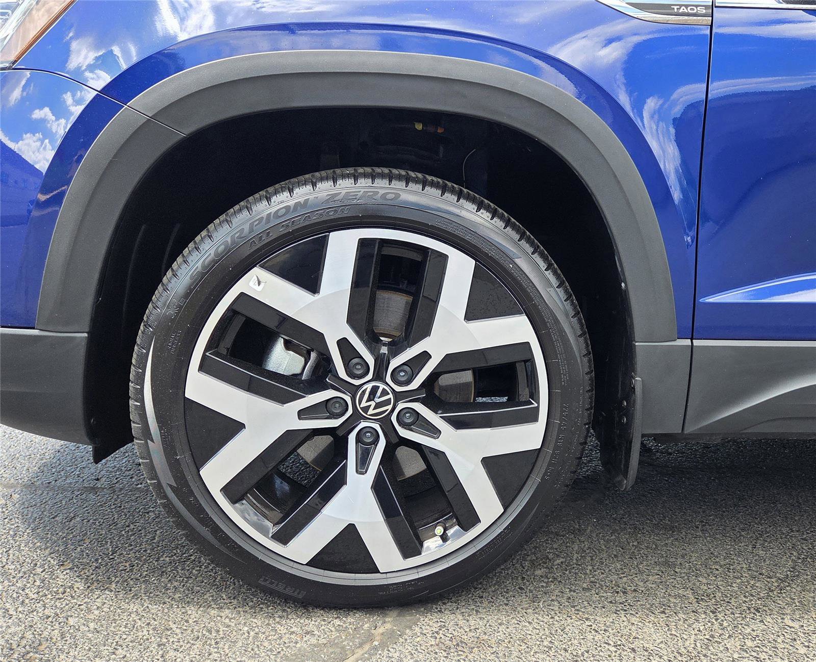 Certified 2023 Volkswagen Taos SEL AWD/4WD image 11