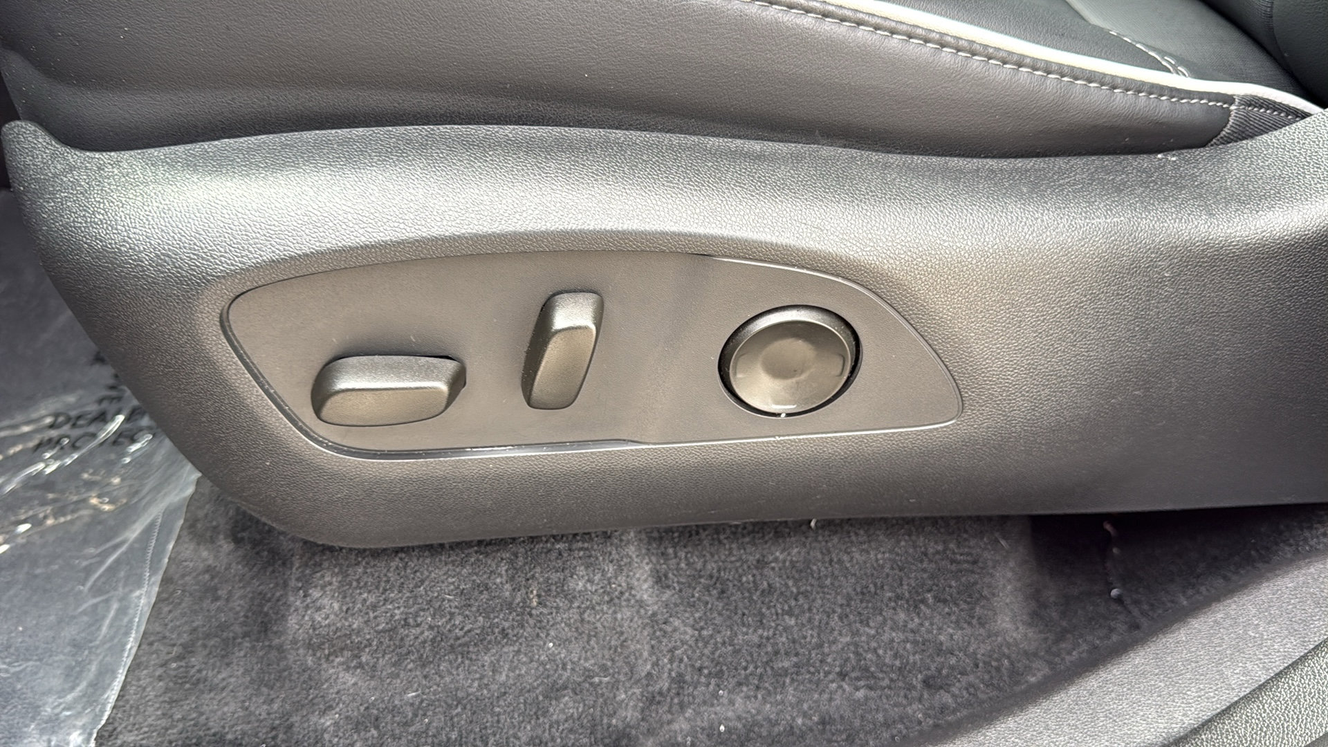 Used 2025 Buick Enclave Preferred AWD/4WD image 12