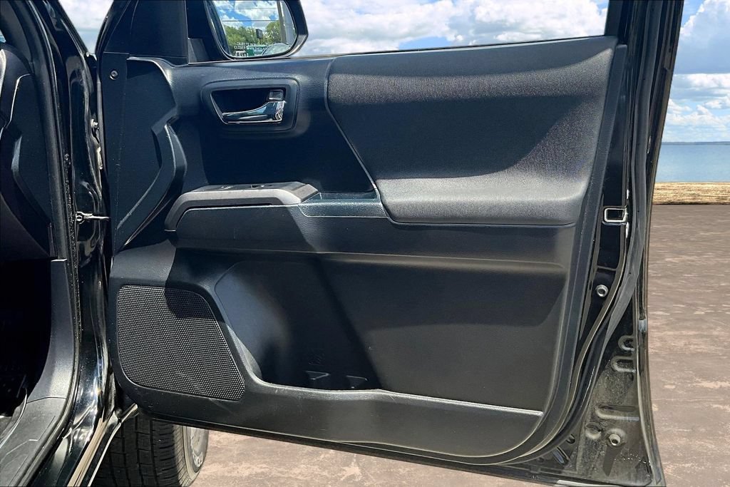 Used 2018 Toyota Tacoma TRD Sport w/ Technology Package AWD/4WD image 26