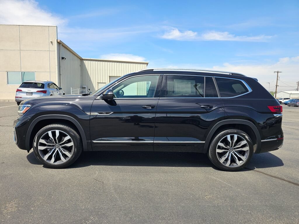 Certified 2023 Volkswagen Atlas SEL Premium AWD/4WD image 3