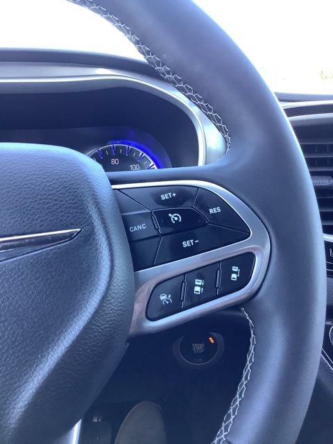 Certified 2025 Chrysler Pacifica Select FWD image 32