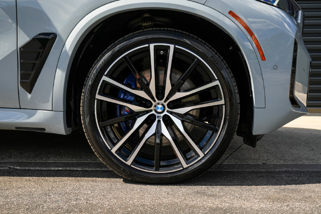 Used 2024 BMW X5 M60i AWD/4WD image 36