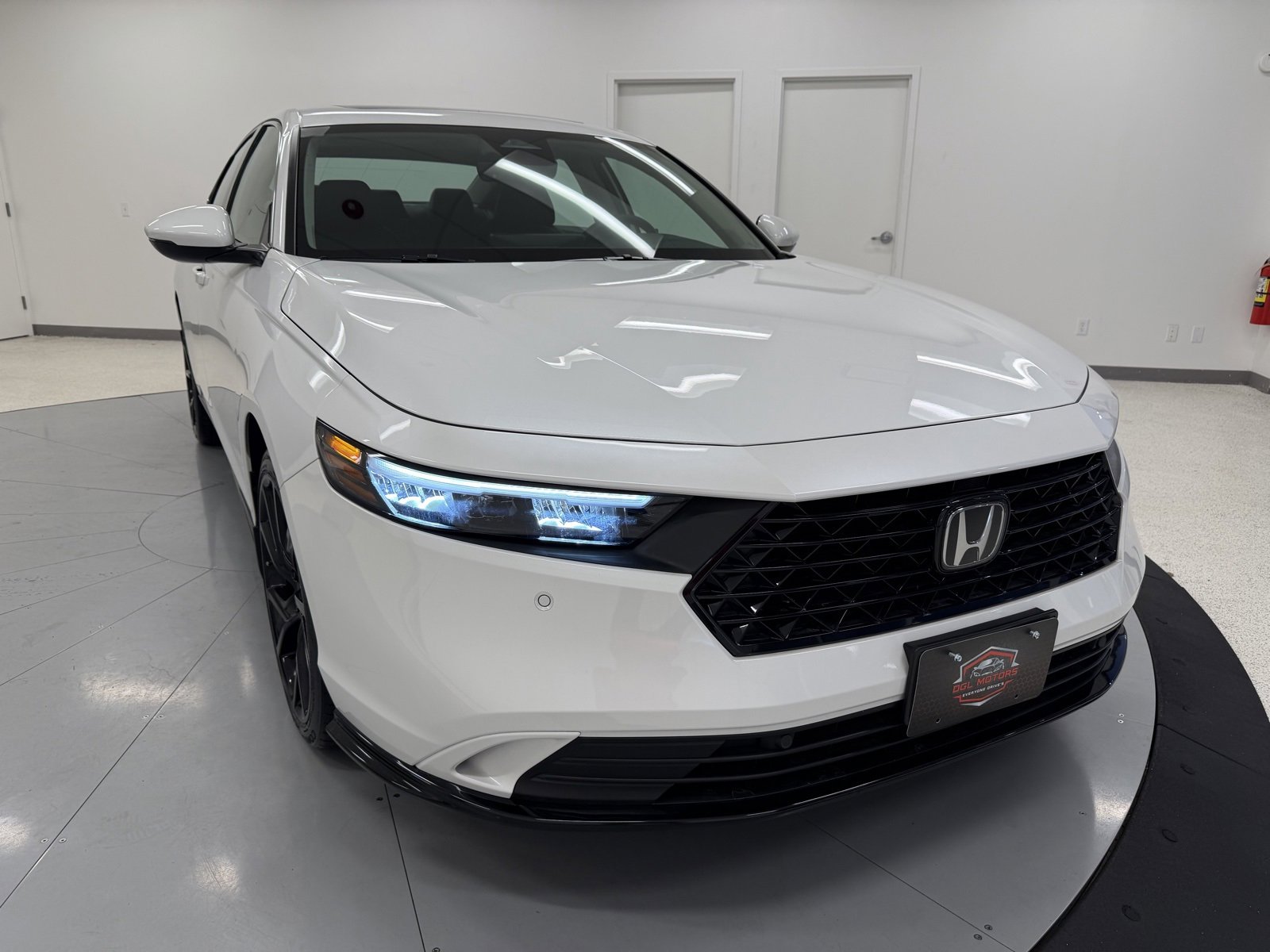 Used 2025 Honda Accord EX-L image 1
