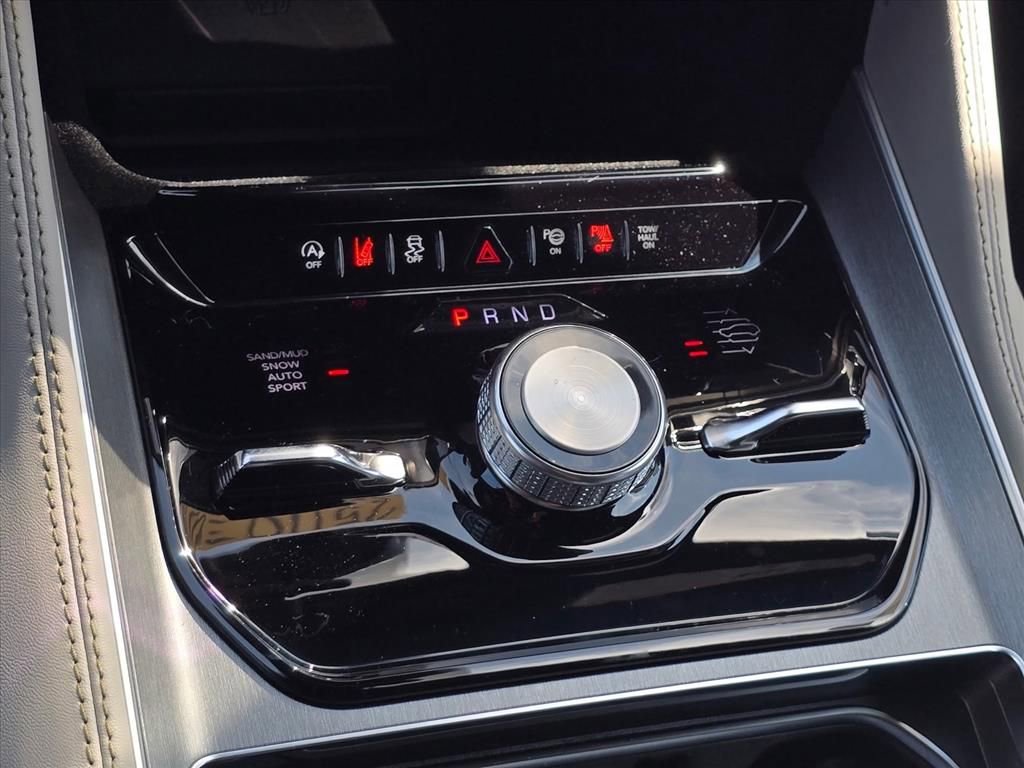 New 2025 Jeep Wagoneer Series III w/ Quick Order Package 25C Super image 13