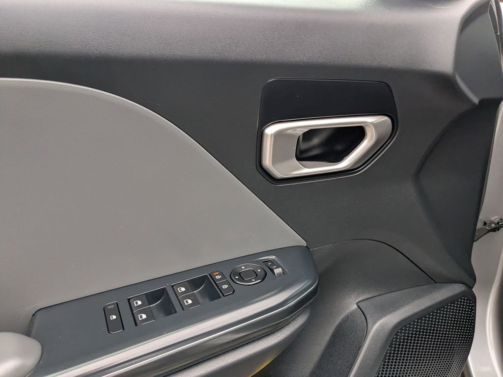 Used 2025 Kia K4 LXS image 14